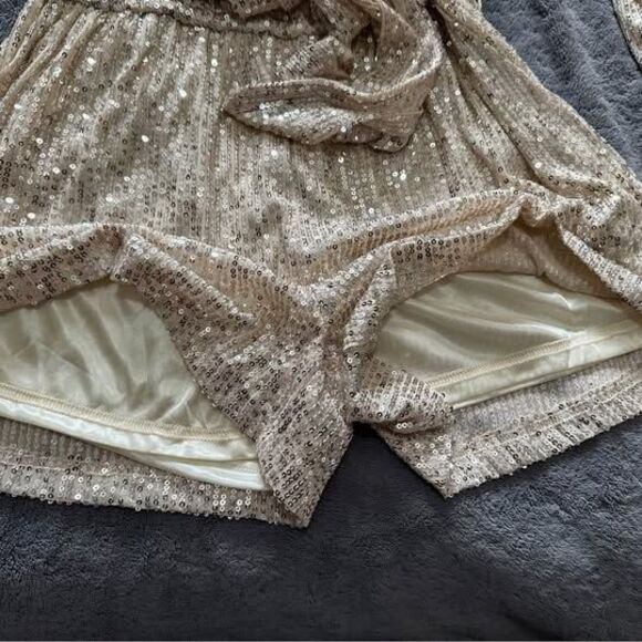 NEW Fashion Nova Women’s Diva Gold Shiny Sequin Long Sleeve Romper - Picture 4 of 7